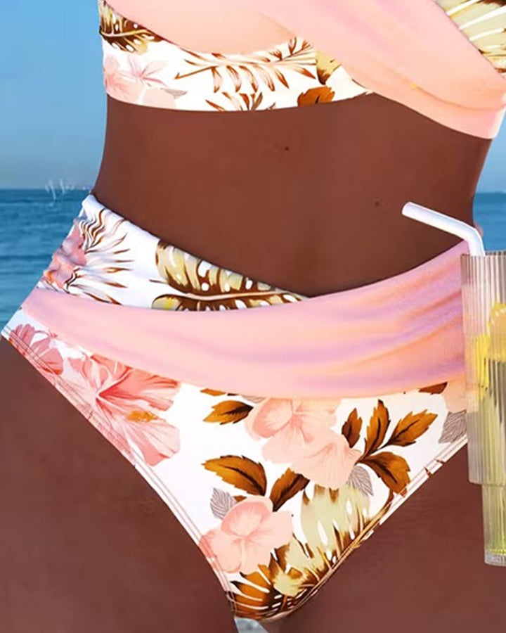 Bikiny s kontrastnou kvetinovou potlačou a rozparkom